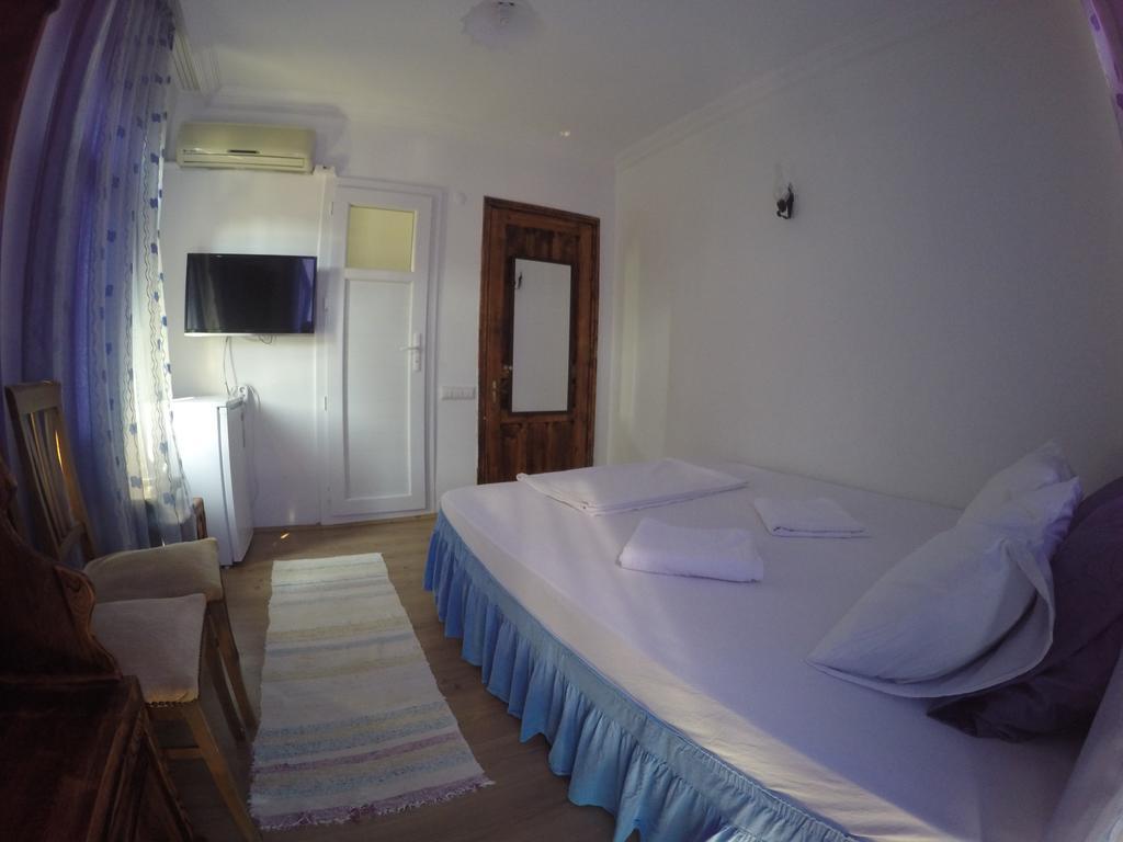 Akkin Pansiyon Hotell Kaş Exteriör bild