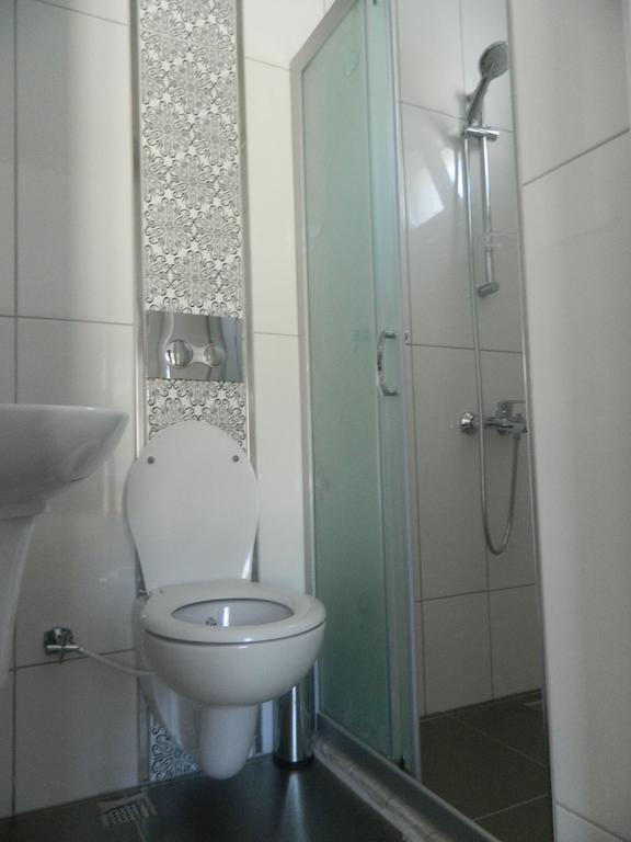 Akkin Pansiyon Hotell Kaş Exteriör bild