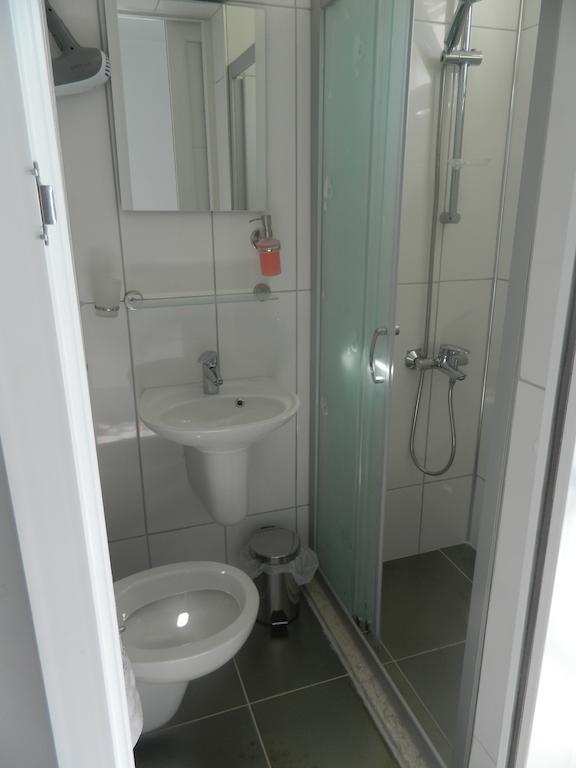 Akkin Pansiyon Hotell Kaş Exteriör bild