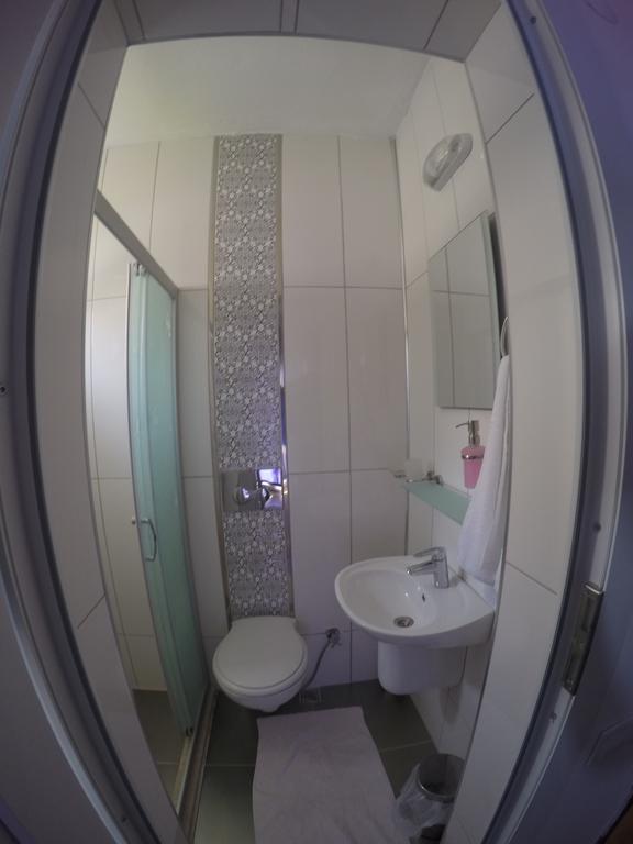 Akkin Pansiyon Hotell Kaş Exteriör bild